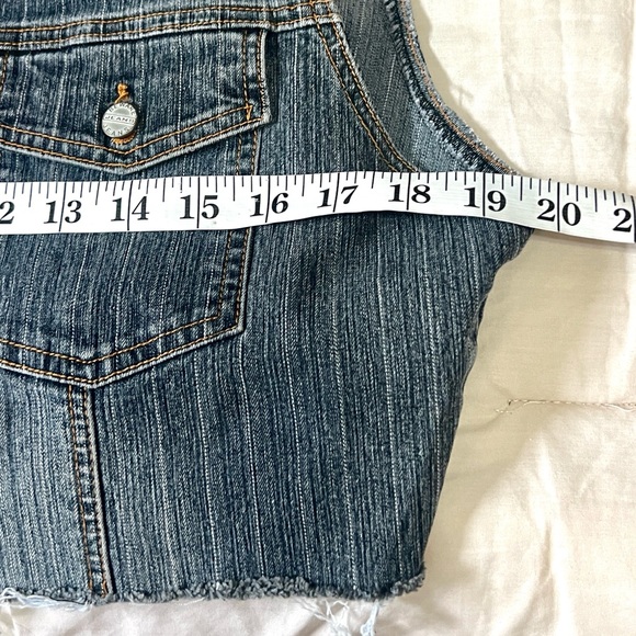 VTG Von Dutch Cropped Denim Vest Y2K 2000s Streetwear Logo Back Raw Hem Size M - Picture 6 of 7